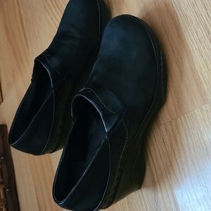 Easy spirit black clogs